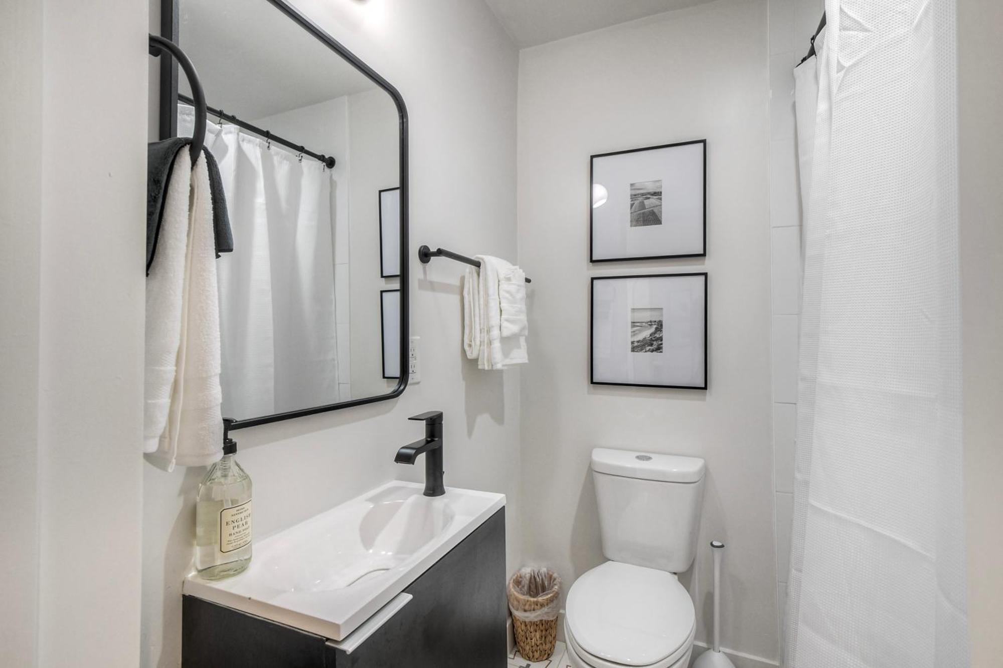 Modern Vacation With Ocean Views, Private Patio, Fire Pit & Walkable Location *