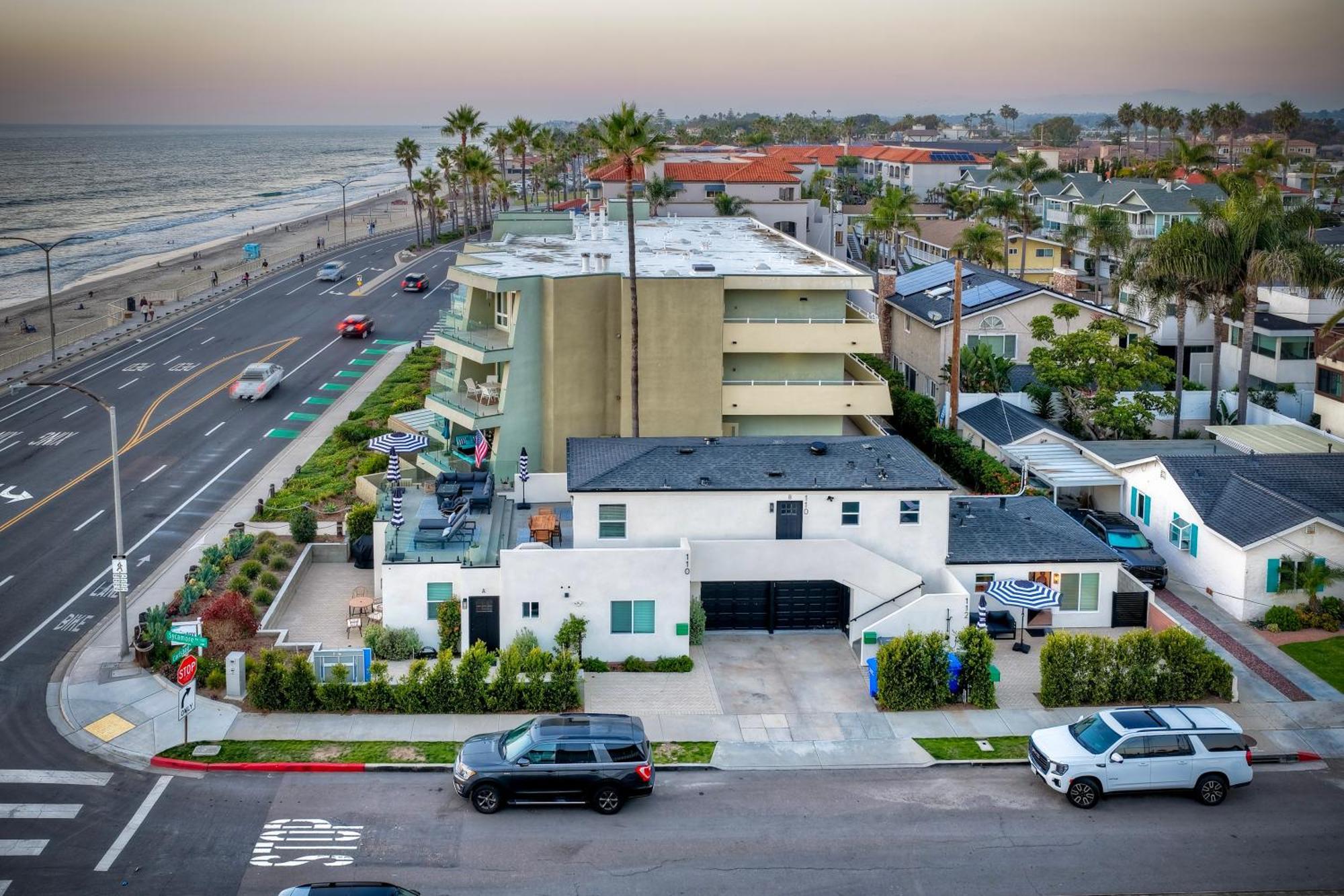 Modern Vacation With Ocean Views, Private Patio, Fire Pit & Walkable Location Apartment Carlsbad