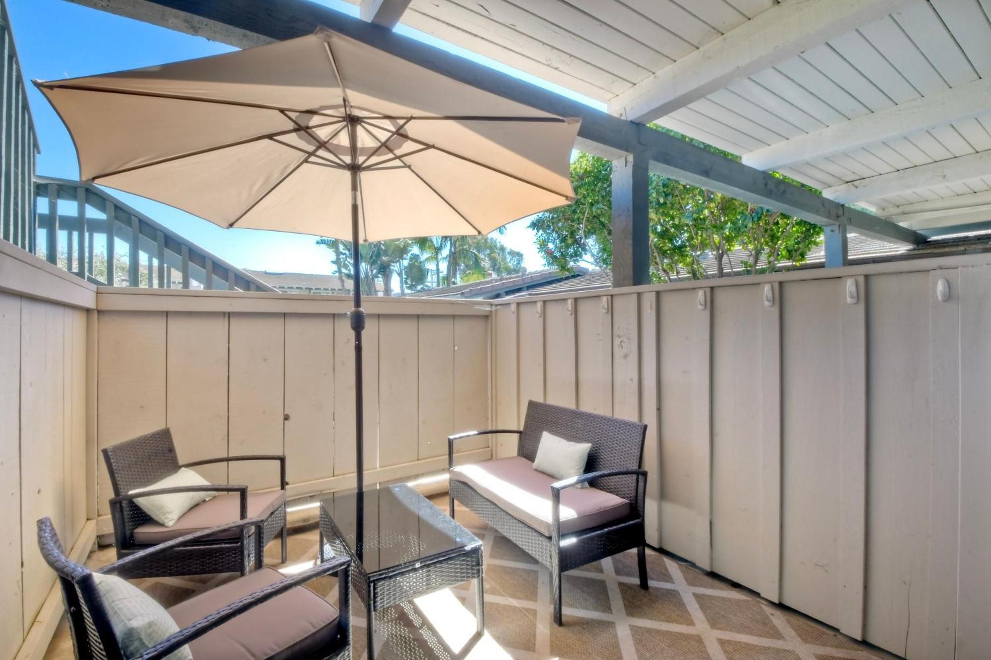 90 Walk Score, Private Patio, Steps To & Dining, Parking Apartment Carlsbad