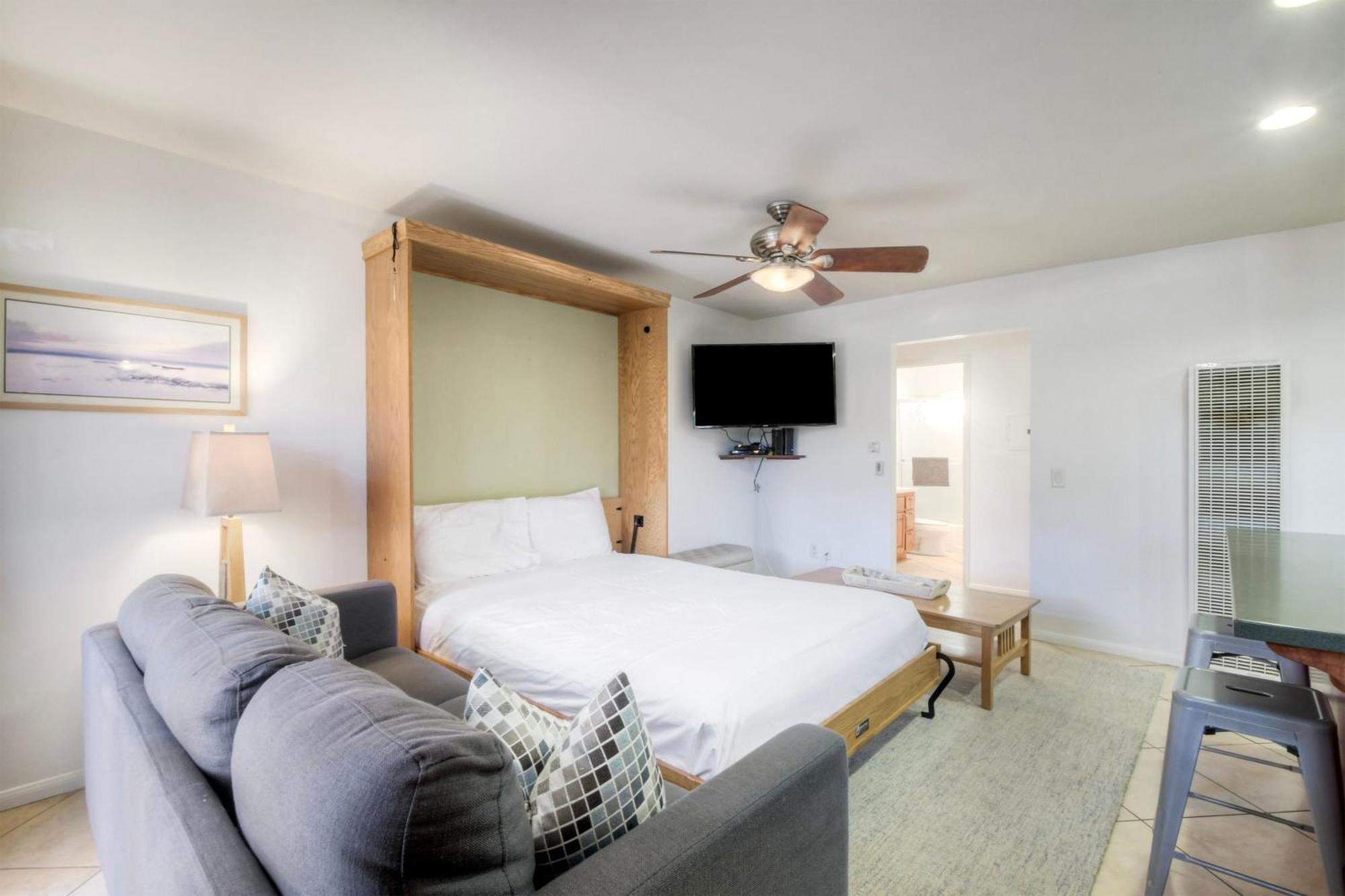 Apartment 90 Walk Score, Private Patio, Steps To & Dining, Parking Carlsbad