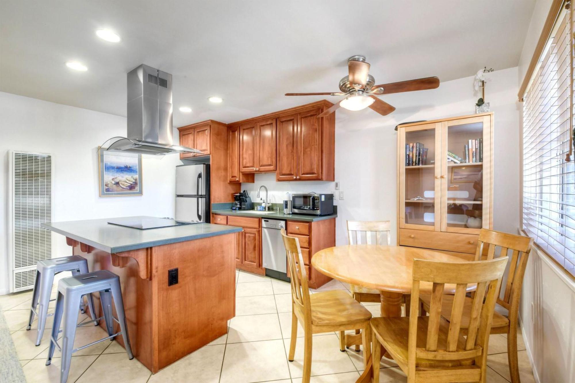 90 Walk Score, Private Patio, Steps To & Dining, Parking Apartment