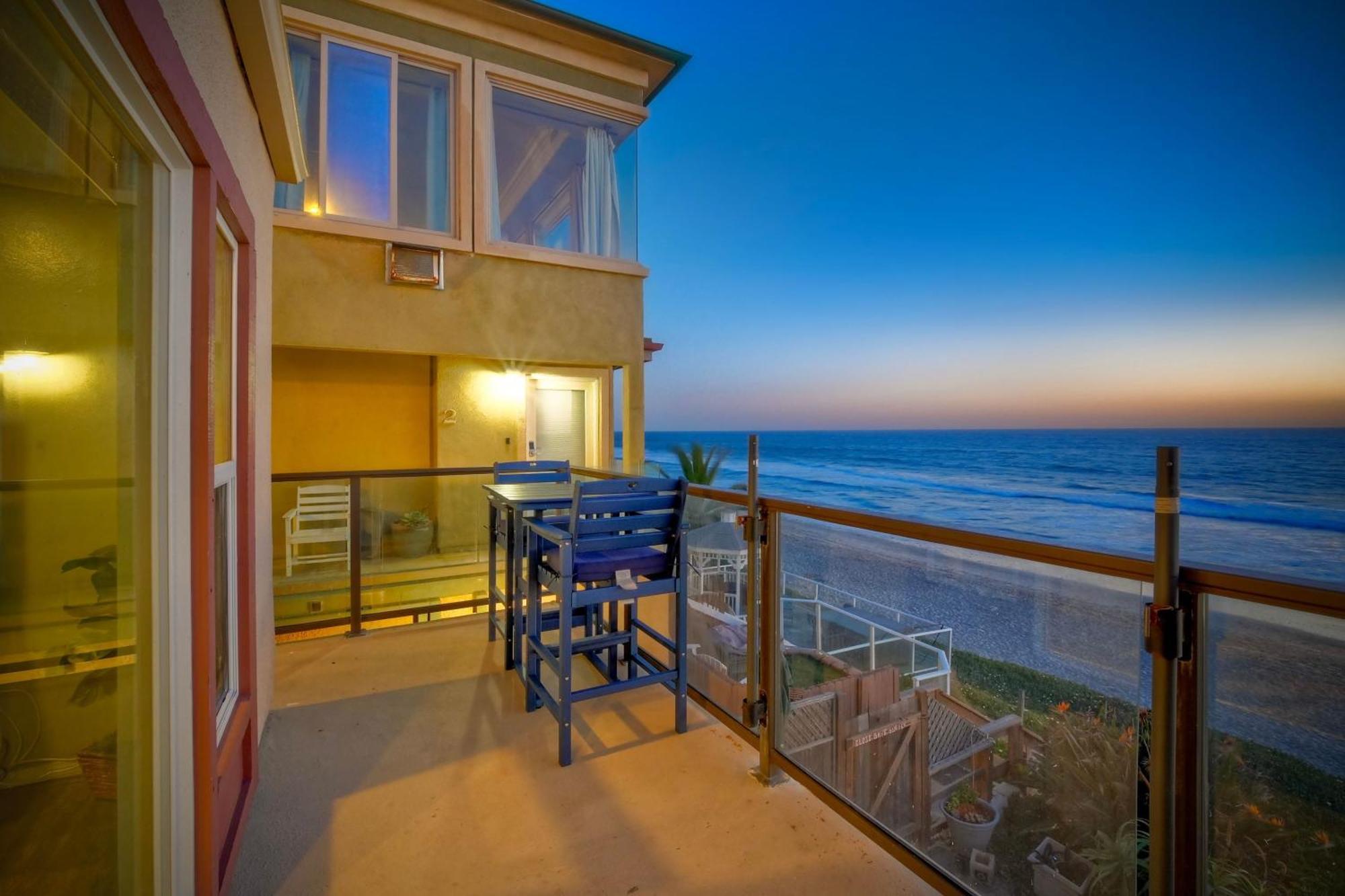 Oceanfront Apartment, Private Balcony, Access, Sunset Views *