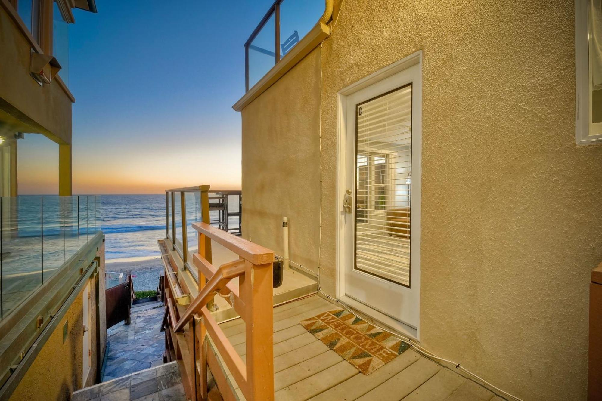 Oceanfront Apartment, Private Balcony, Access, Sunset Views Apartment *