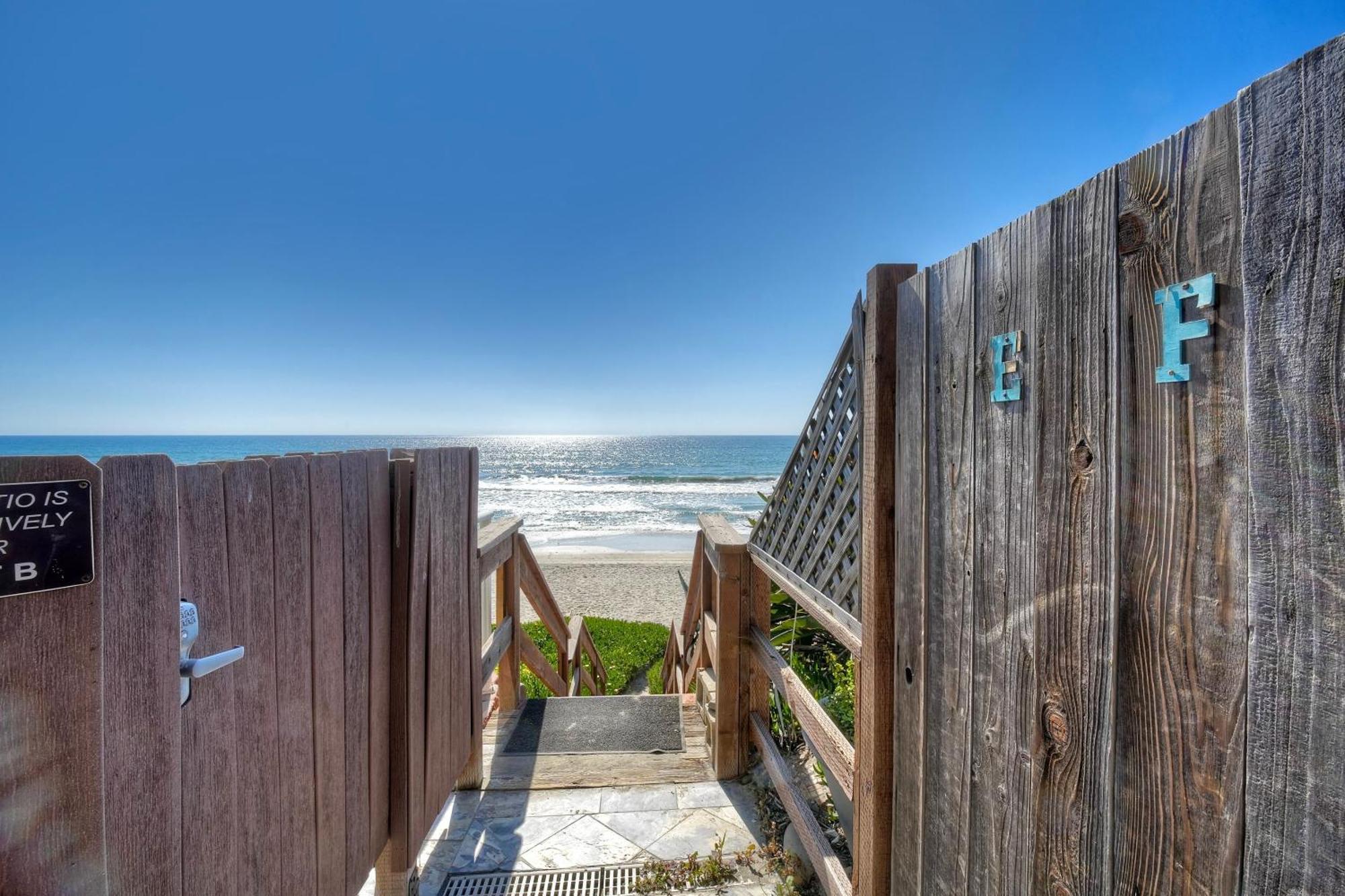 Oceanfront Apartment, Private Balcony, Access, Sunset Views Apartment *