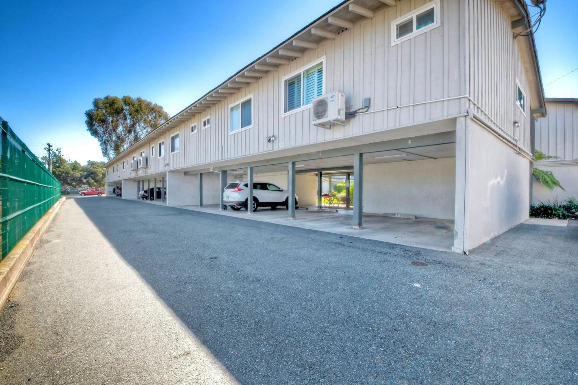 90 Walk Score, Private Patio, Steps To & Dining, Parking * Carlsbad