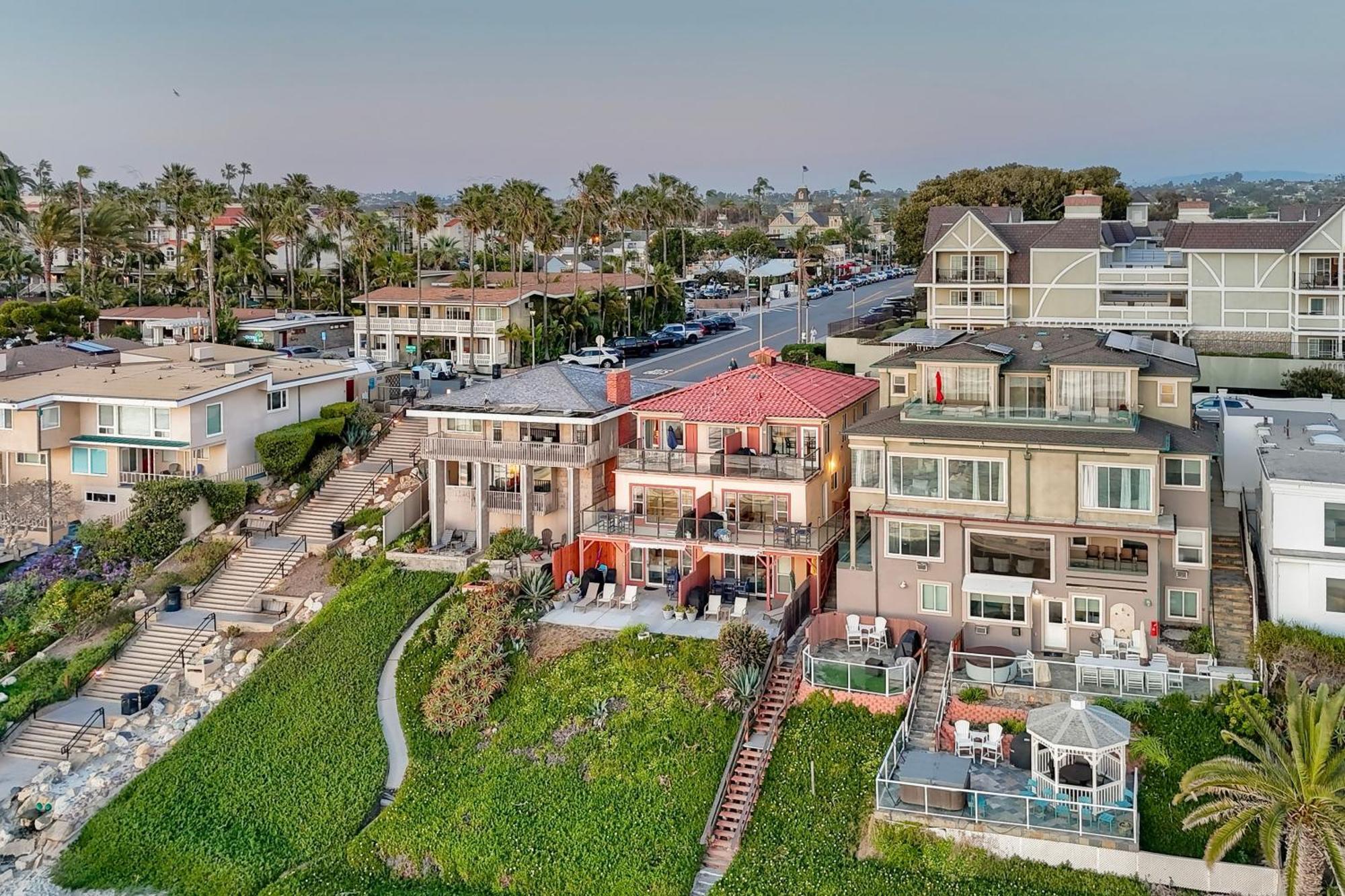 Oceanfront Apartment, Private Balcony, Access, Sunset Views Apartment *