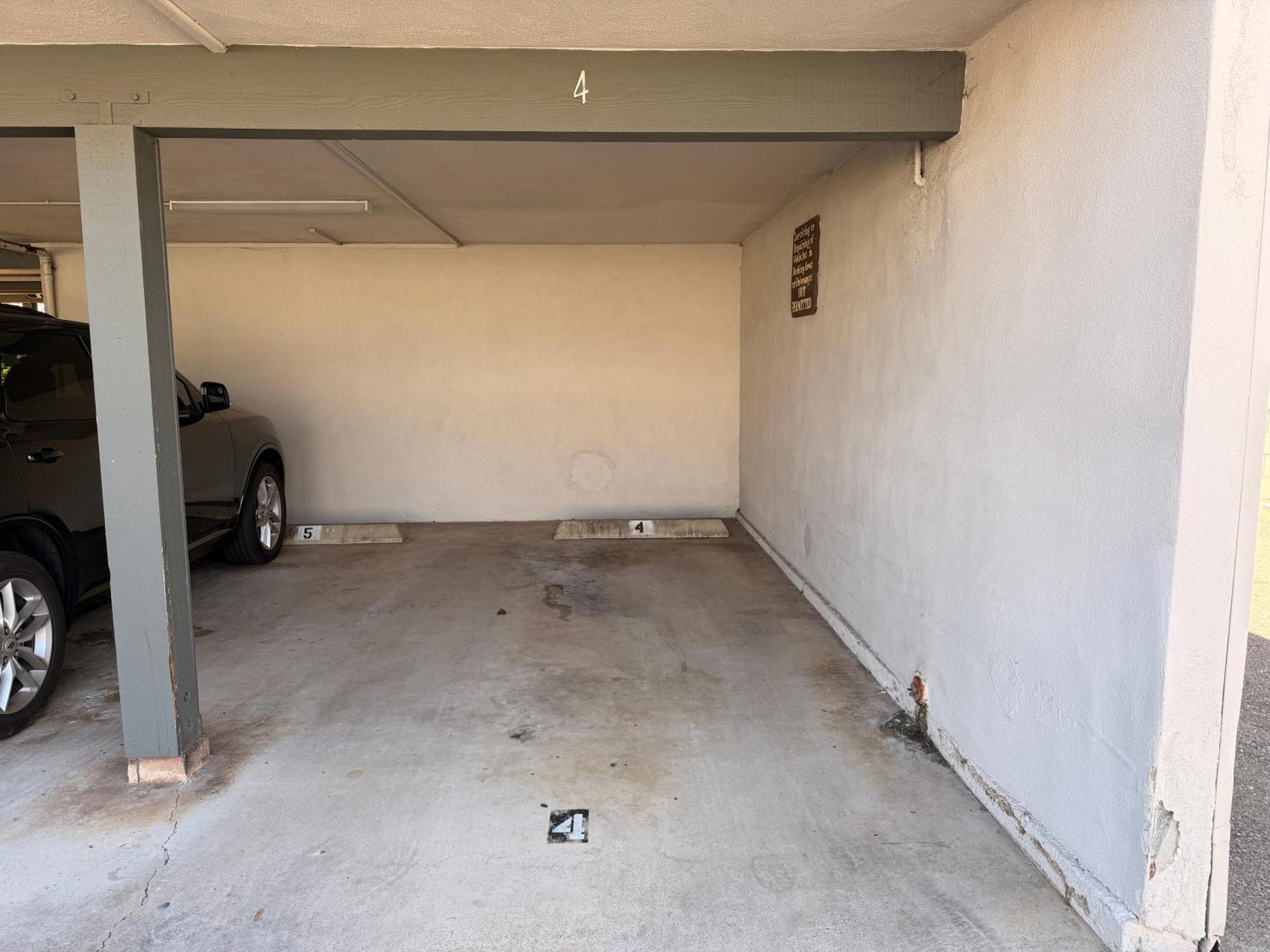 Apartment 90 Walk Score, Private Patio, Steps To & Dining, Parking *