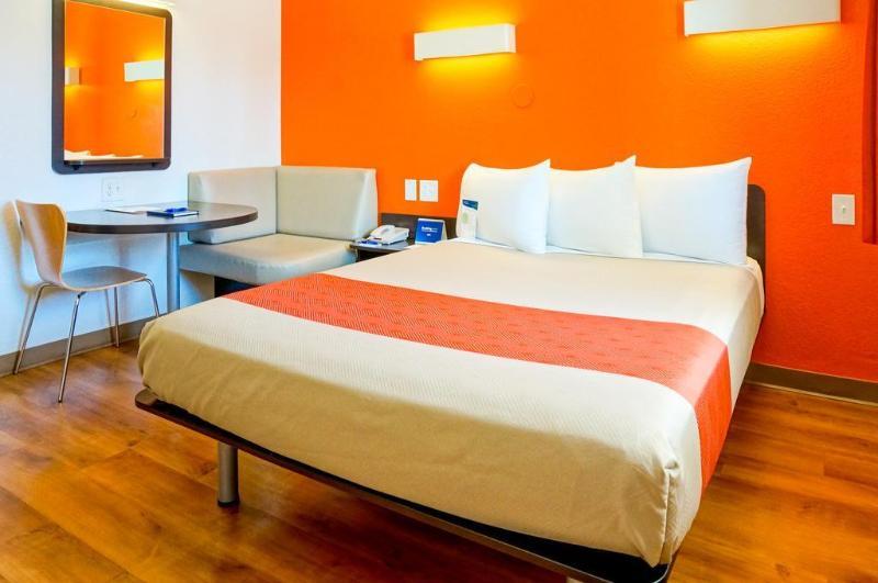 Hotel 6-carlsbad, Ca