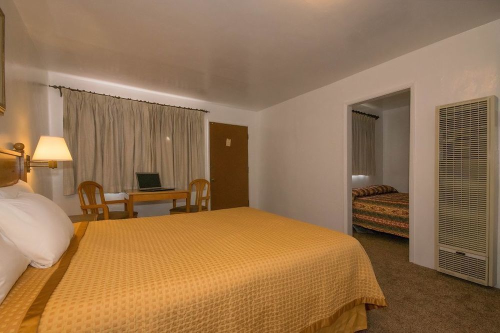 Scandia Motel *