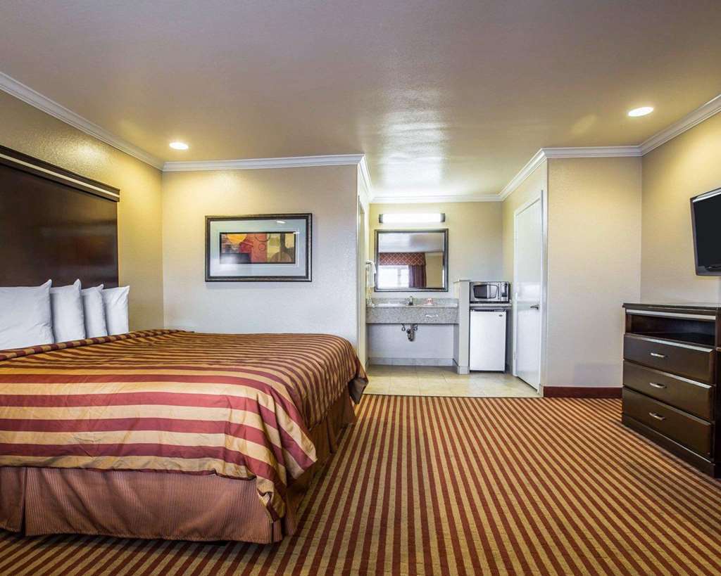 6 Carlsbad, Ca- North Hotel