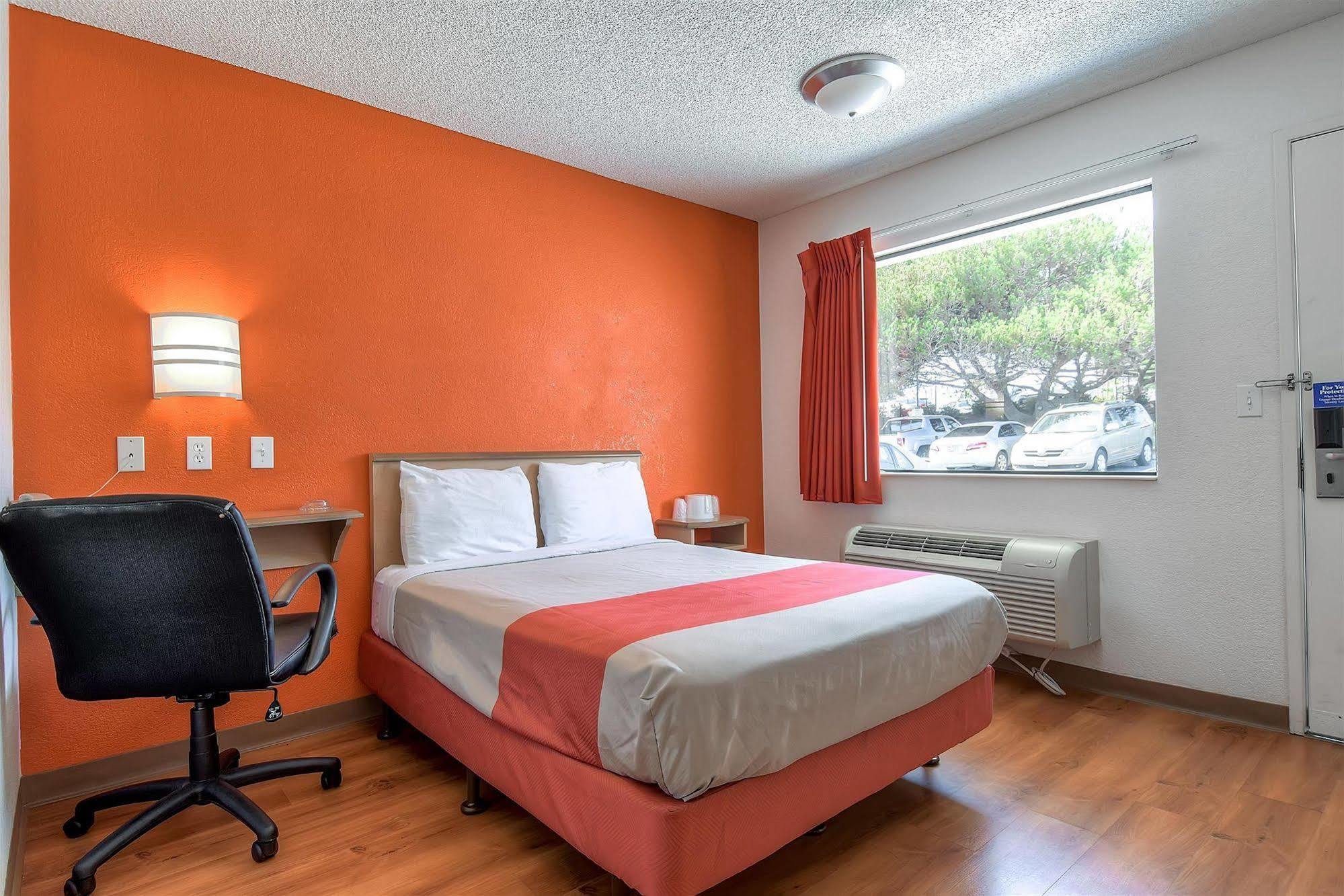 6-carlsbad, Ca - East Near Legoland