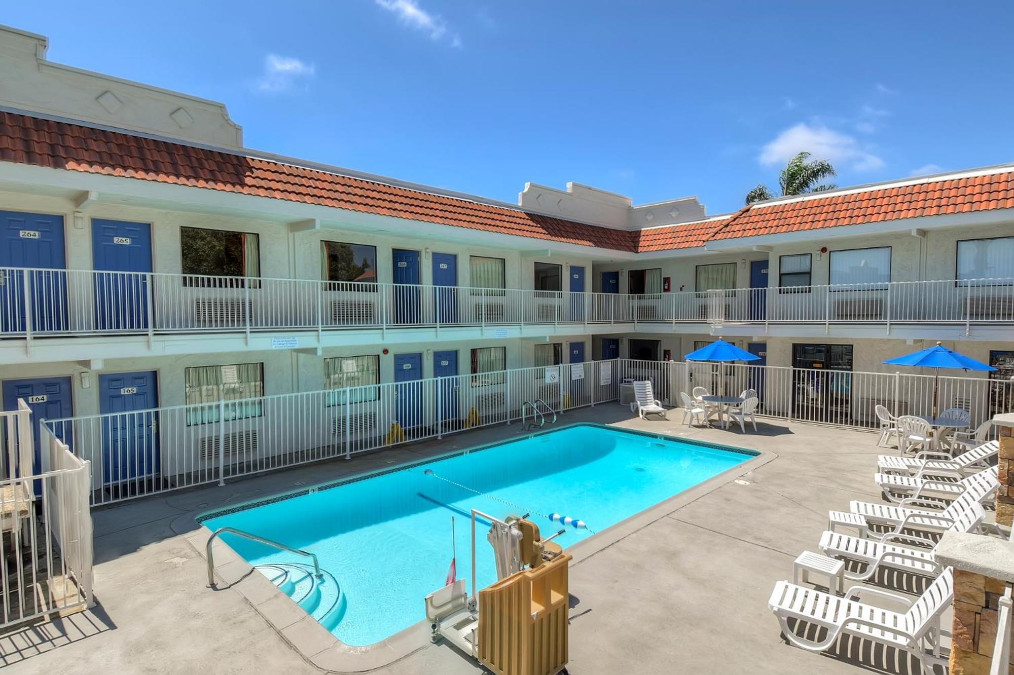 Hotel 6-carlsbad, Ca - East Near Legoland