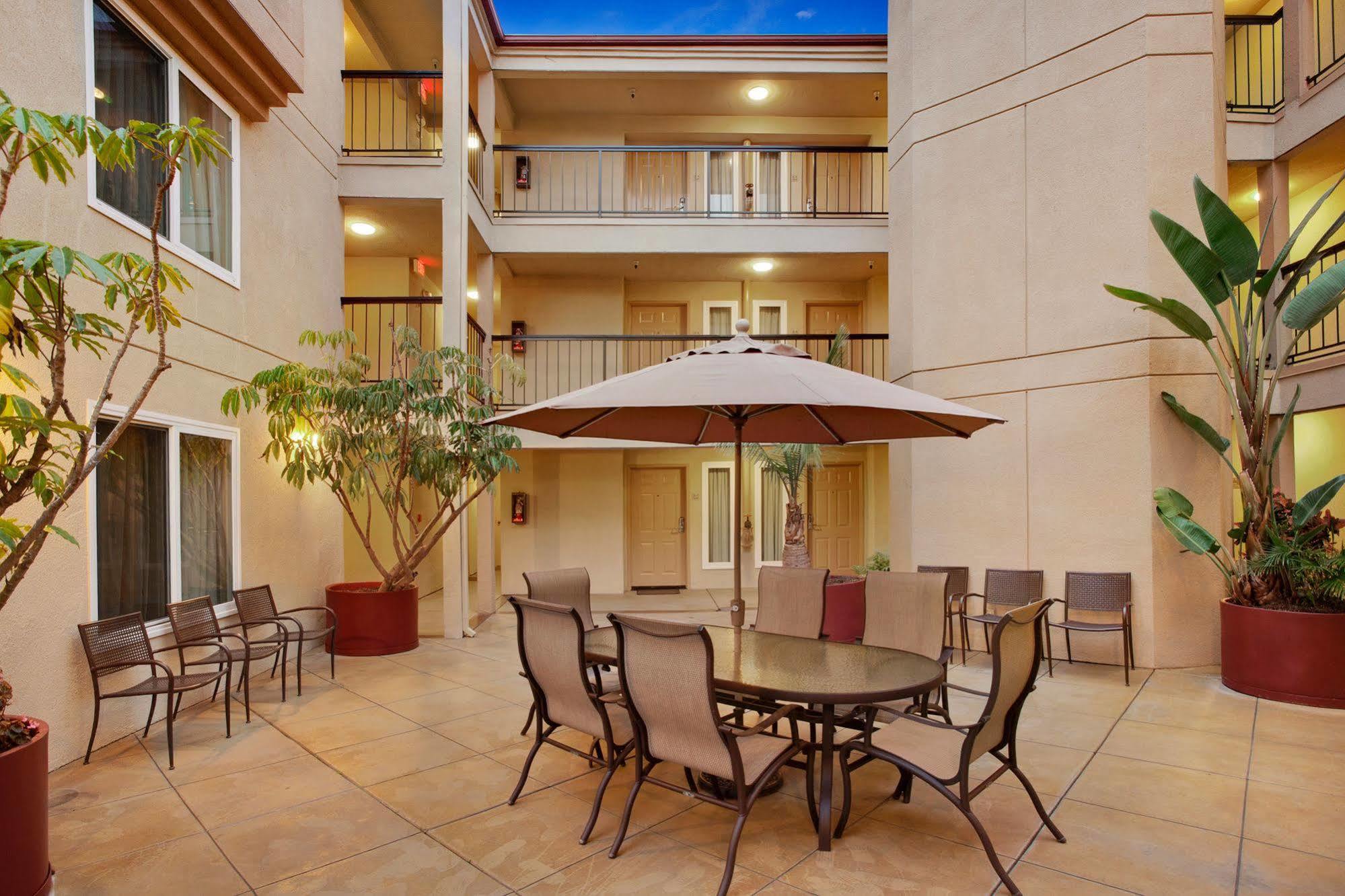 Hotel Days By Wyndham Carlsbad