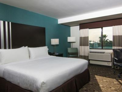 Express & By Ihg 3*