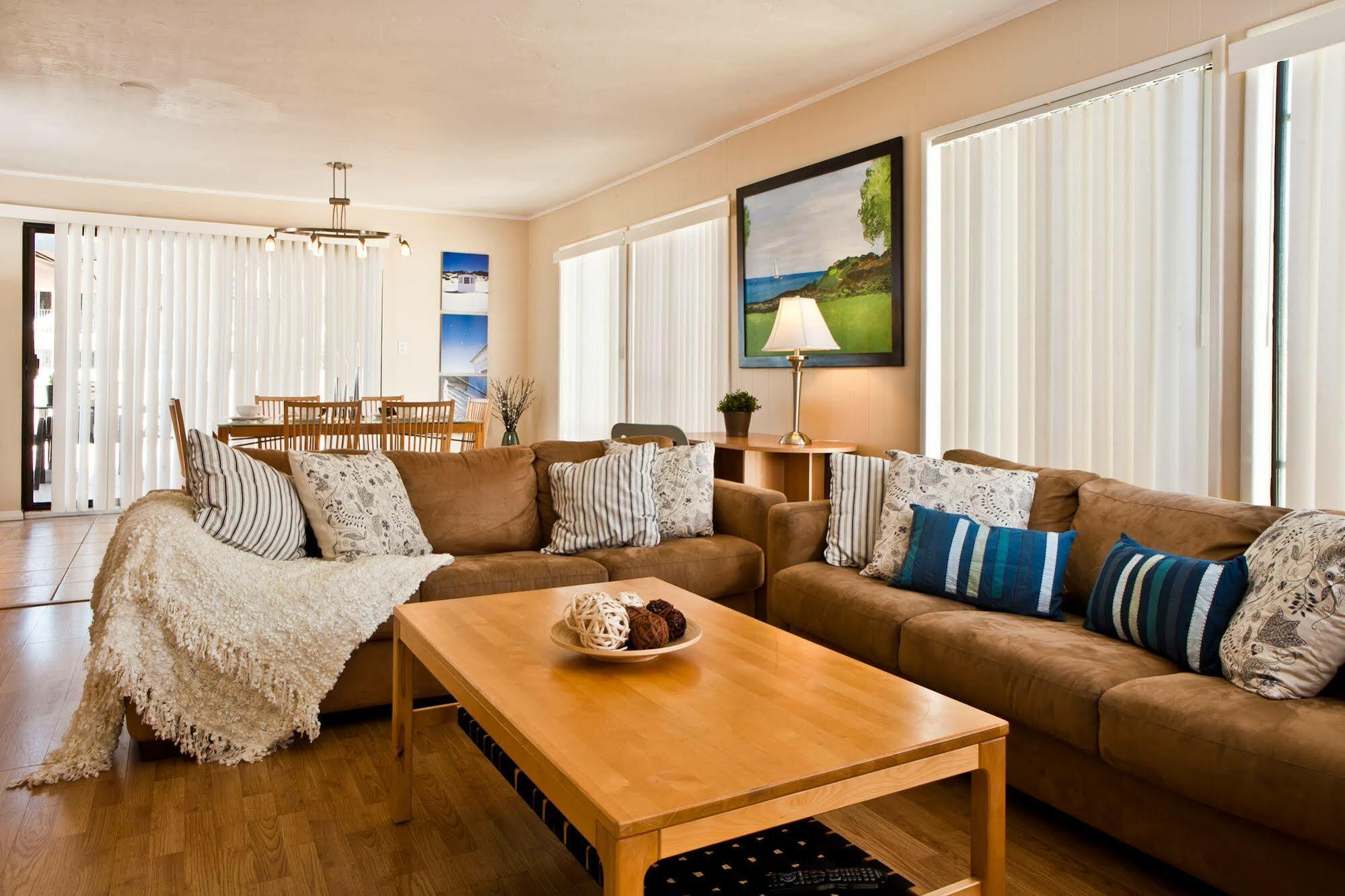 Beachwalk Aparthotel 4*