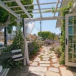 Walk To Beach, Ac, Firepit, Grill