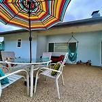 King Bed-Hot Tub-Play Structure-Walk To Beach