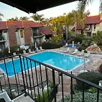 Carlsbad Hideway Pool Spa
