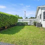 Coastal Palm Haven - With Hot Tub