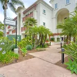 La Costa Comfort - Resort-Style Living For 2