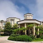 West Inn & Suites