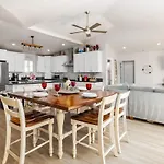 Walk To Ponto Beach - Surf And Relax