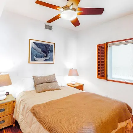 2751 Ocean Street Hotel