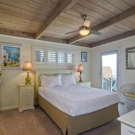 Holiday home Oceanfront With Private Access, Remodeled Kitchen