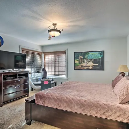 Getaway - Furnished Patio + Pool! Holiday home Carlsbad