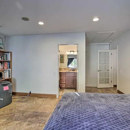 Holiday home Getaway - Furnished Patio + Pool! *