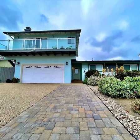 King Bed-hot Tub-play Structure-walk To Beach Holiday home *