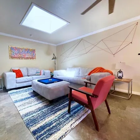 King Bed-hot Tub-play Structure-walk To Beach