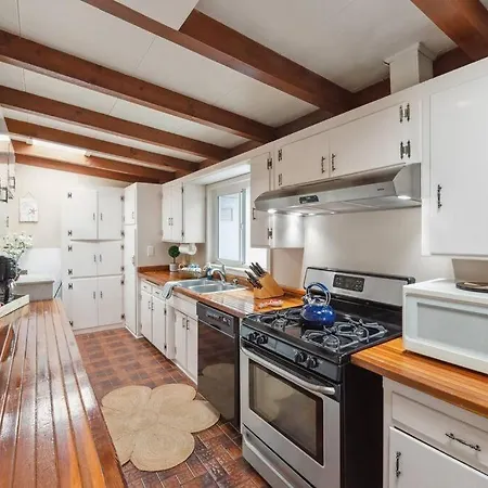 Cozy - 2 Blocks To Beach! Carlsbad