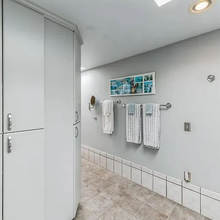 Holiday home Cozy - 2 Blocks To Beach!