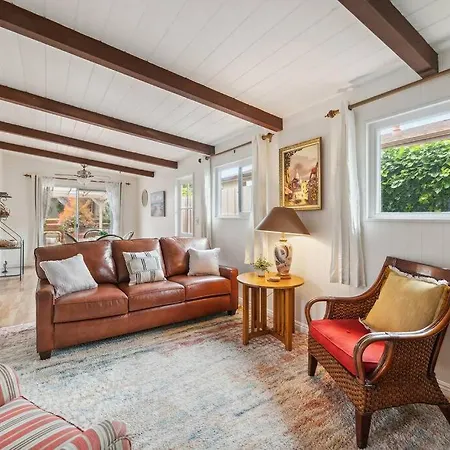Holiday home Cozy - 2 Blocks To Beach!
