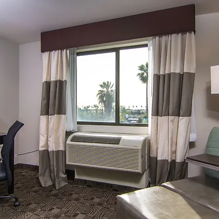 Express & By Ihg Hotel 3*