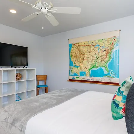Charming - 4br, Sleeps 10, Pets Ok