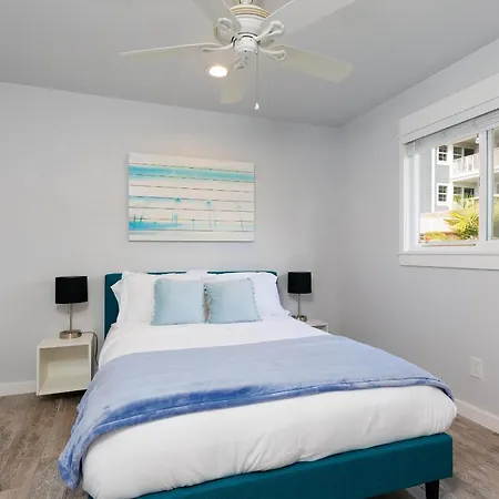 Holiday home Charming - 4br, Sleeps 10, Pets Ok Carlsbad
