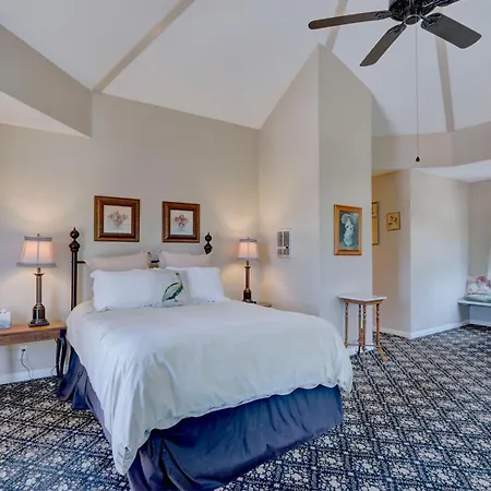 Pelican Cove Hotel