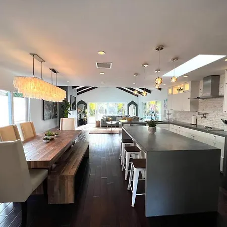 Tranquil Retreat With Pool Near Beach & Legoland Holiday home Carlsbad
