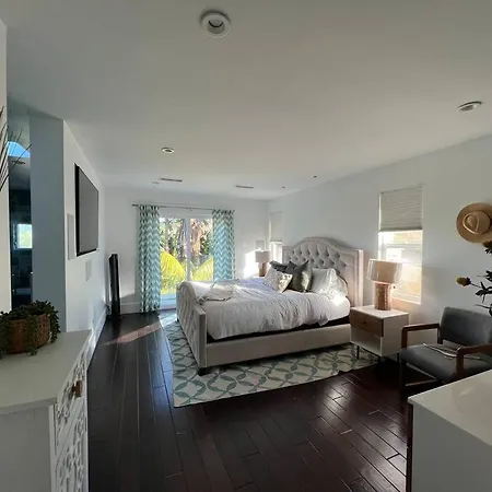 Tranquil Retreat With Pool Near Beach & Legoland Holiday home Carlsbad