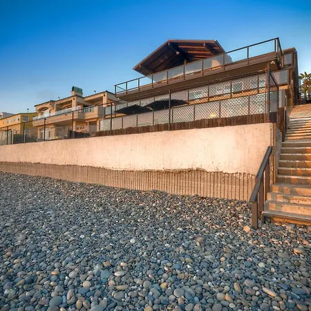 Apartment Oceanfront Getaway Ocean Views Fire Pit Bbq Access *