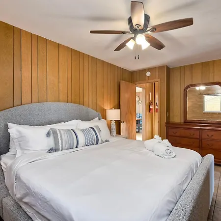 Oceanfront Getaway Ocean Views Fire Pit Bbq Access Apartment