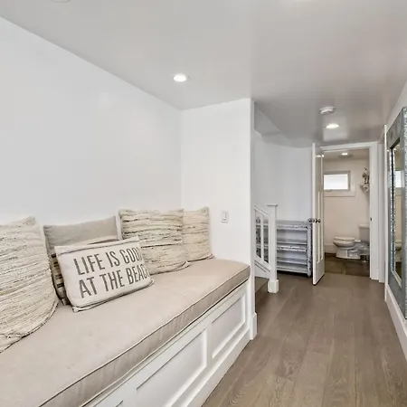 Holiday home 3636 Blvd - Lower *