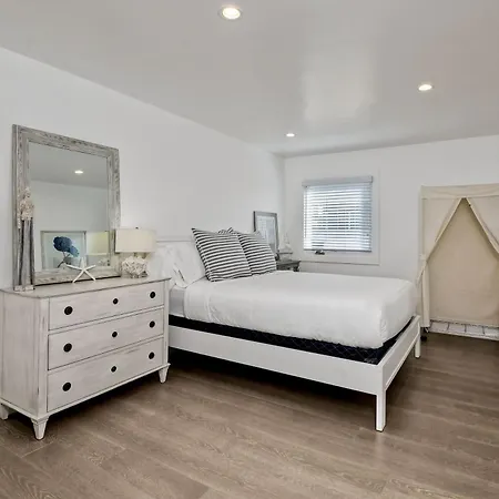 Holiday home 3636 Blvd - Lower *