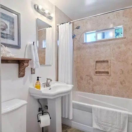 5285 Shore Drive *