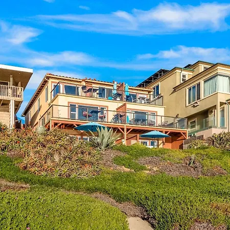Amazing Beachfront With Deck, Patio, & Balcony Apartment