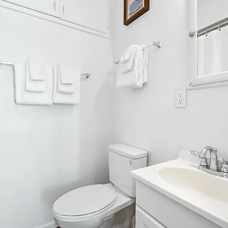 3009 Ocean St F Fantastic Oceanfront Featuring Free Wifi, Patio Apartment *