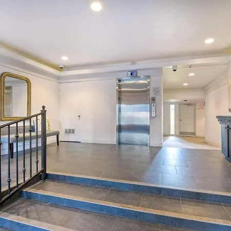 Southern Exposure With Private Balcony Holiday home *
