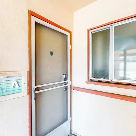 3009 Ocean Street A Beachfront With Balcony & Deck Apartment Carlsbad